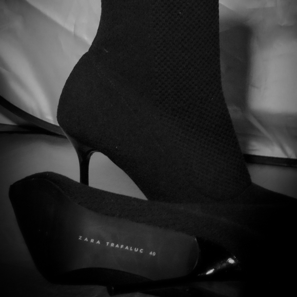 ZARA Black Stretch Fabric High Heel Ankle Boots Pointed Toe Size 40 EU / 9 U.S - Picture 2 of 5